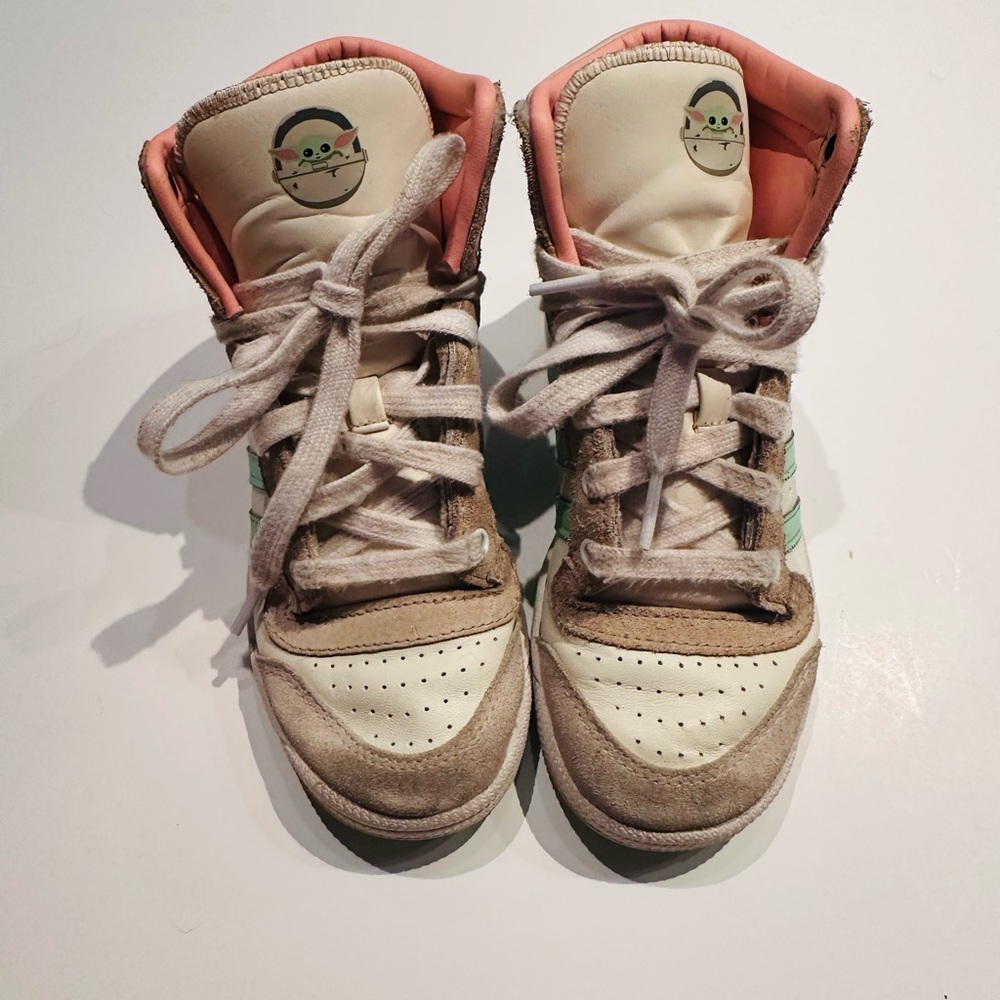 Adidas x Star Wars Top Ten Hi The Child Mandalorian Youth Size 1.5